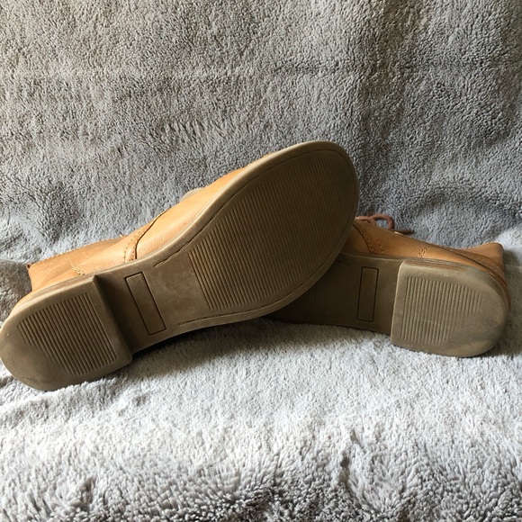 Tan fall BOOTIES 🍁🥾☕️ - Picture 4 of 5